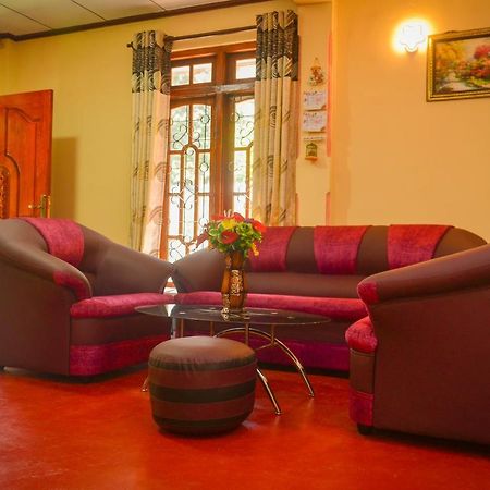 Lak Sewana Home Stay Kandy Buitenkant foto