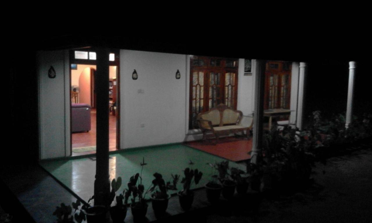 Lak Sewana Home Stay Kandy Buitenkant foto